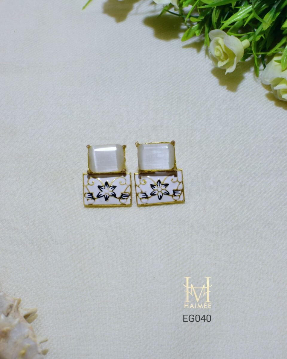 Hand made gold plated studs with Monalisa stones and black floral Meenakari work. Perfect for adding a unique touch. Shop these Indian earrings now