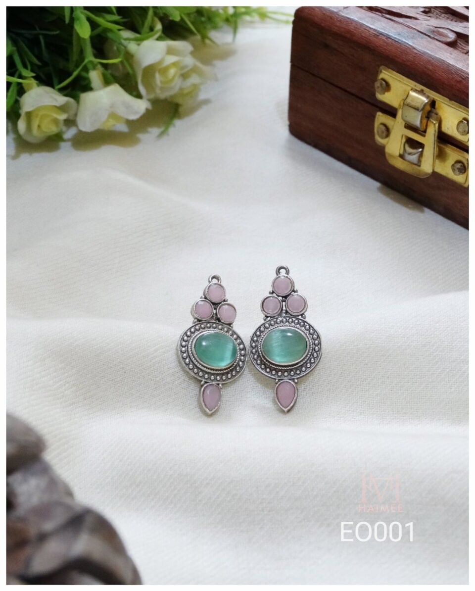 daily wear silver oxydized studs with monalisa stones.