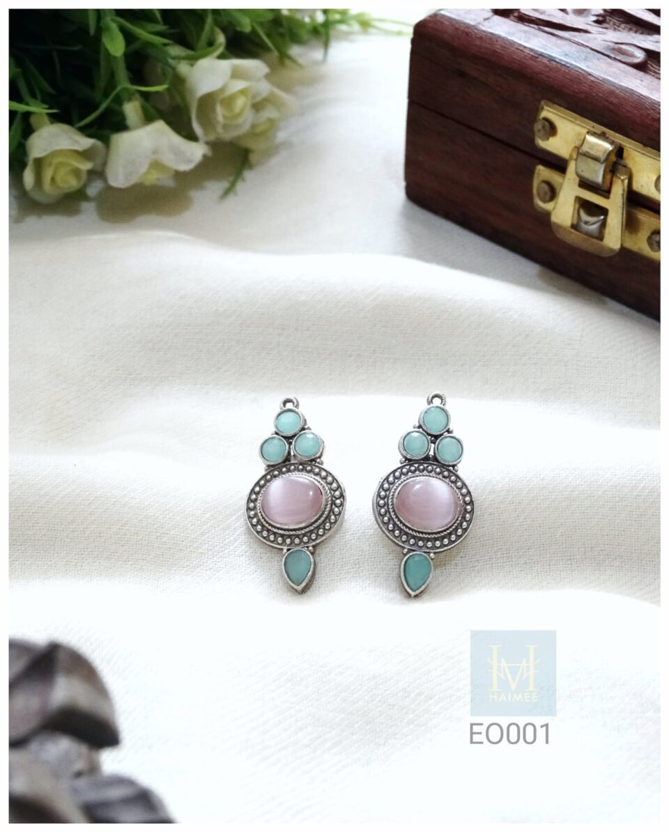 daily wear silver oxydized studs with monalisa stones.