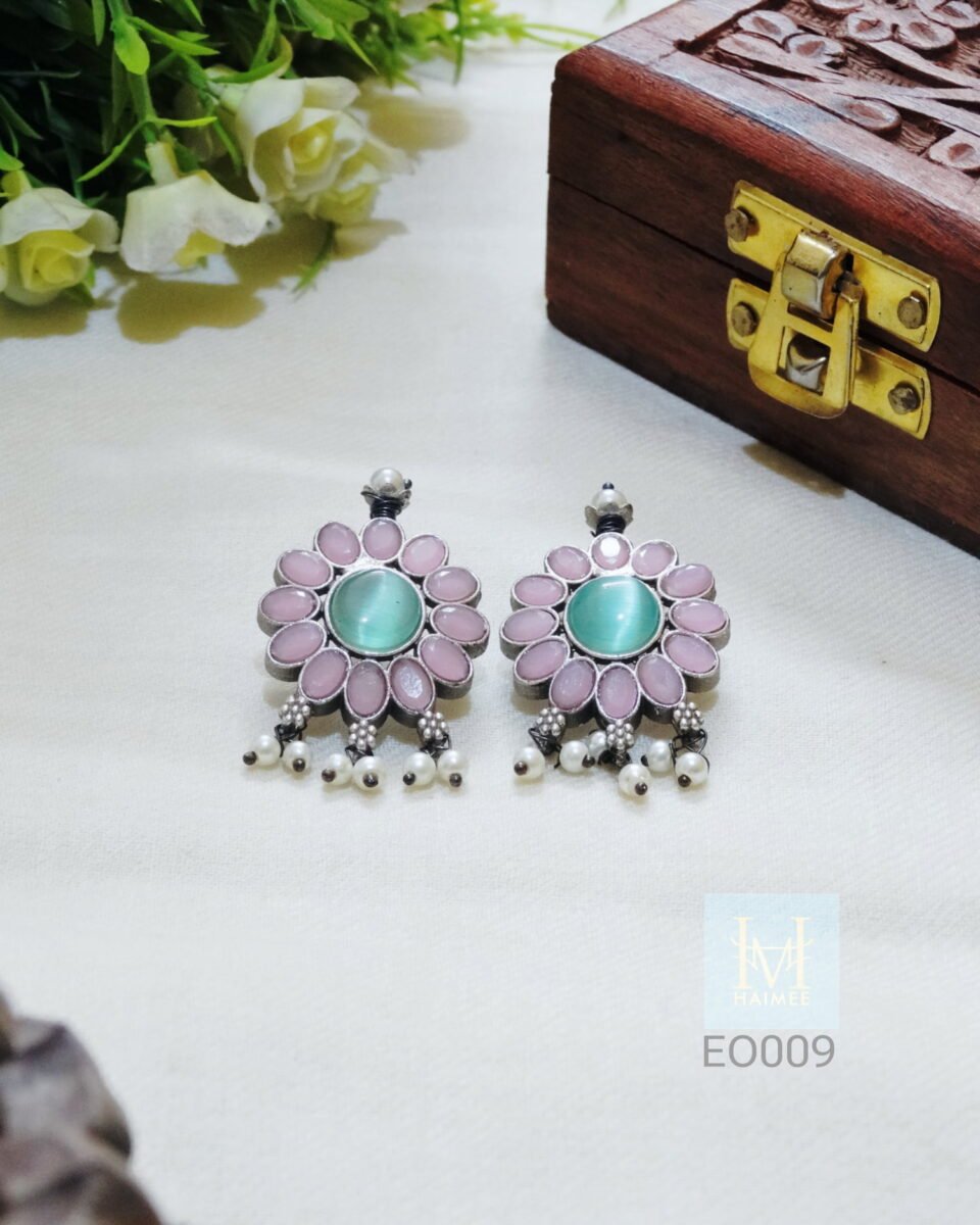 flower shape silver oxydised earrings with mona lisa stones made of brass