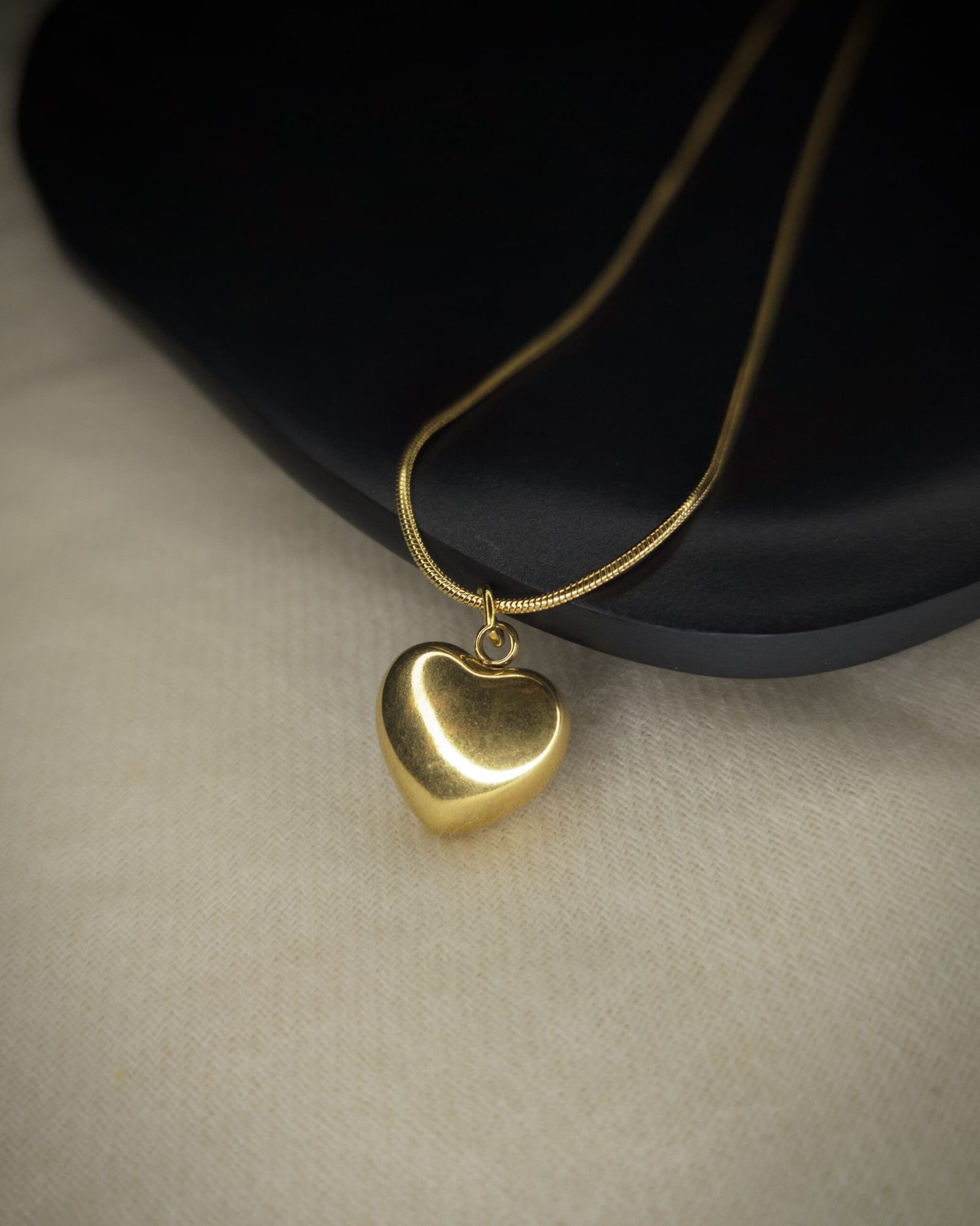 gold plated premium stainless steel anti tarnish heart shape necklace