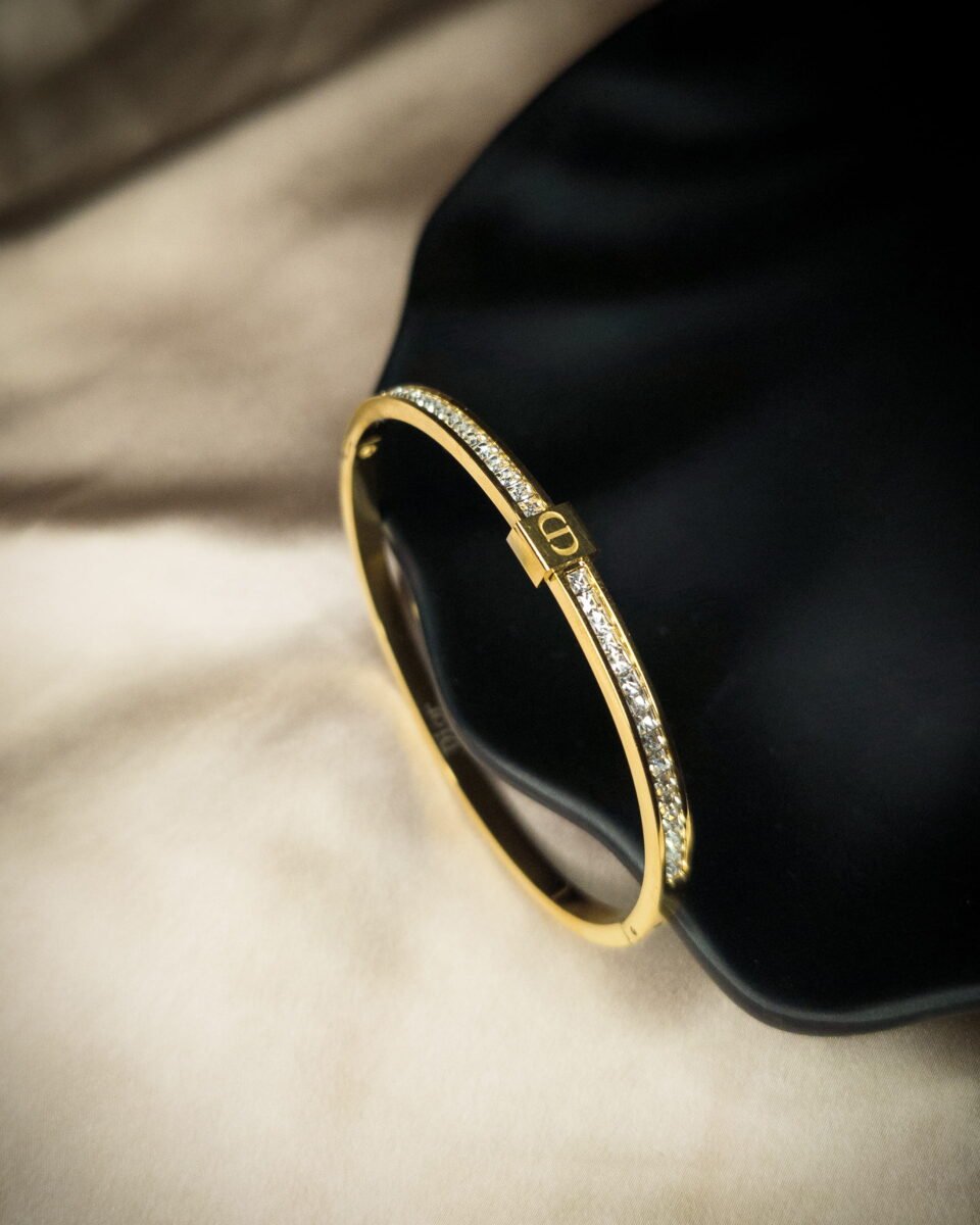 Dazzling Tarnish Free Cubic Zirconia Stones Opebnable Bracelet