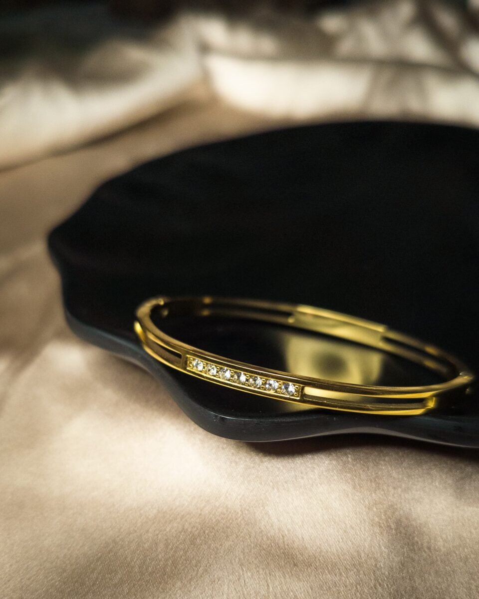 Elegant Anti Tarnish Gold-Plated Stainless Steel Openable Bracelet with Cubic Zirconia