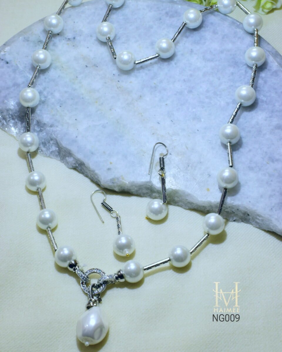 Cultured freshwater black pearl necklace set with earrings, featuring elegant silver accents and a timeless design.