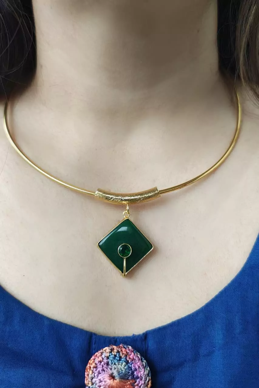 Monalisa stone pendant collar necklace in gold-plated brass with coordinating square studs